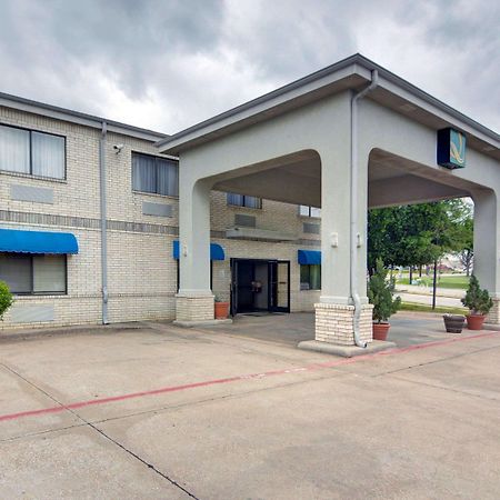 גרנד פריירי Quality Inn & Suites מראה חיצוני תמונה
