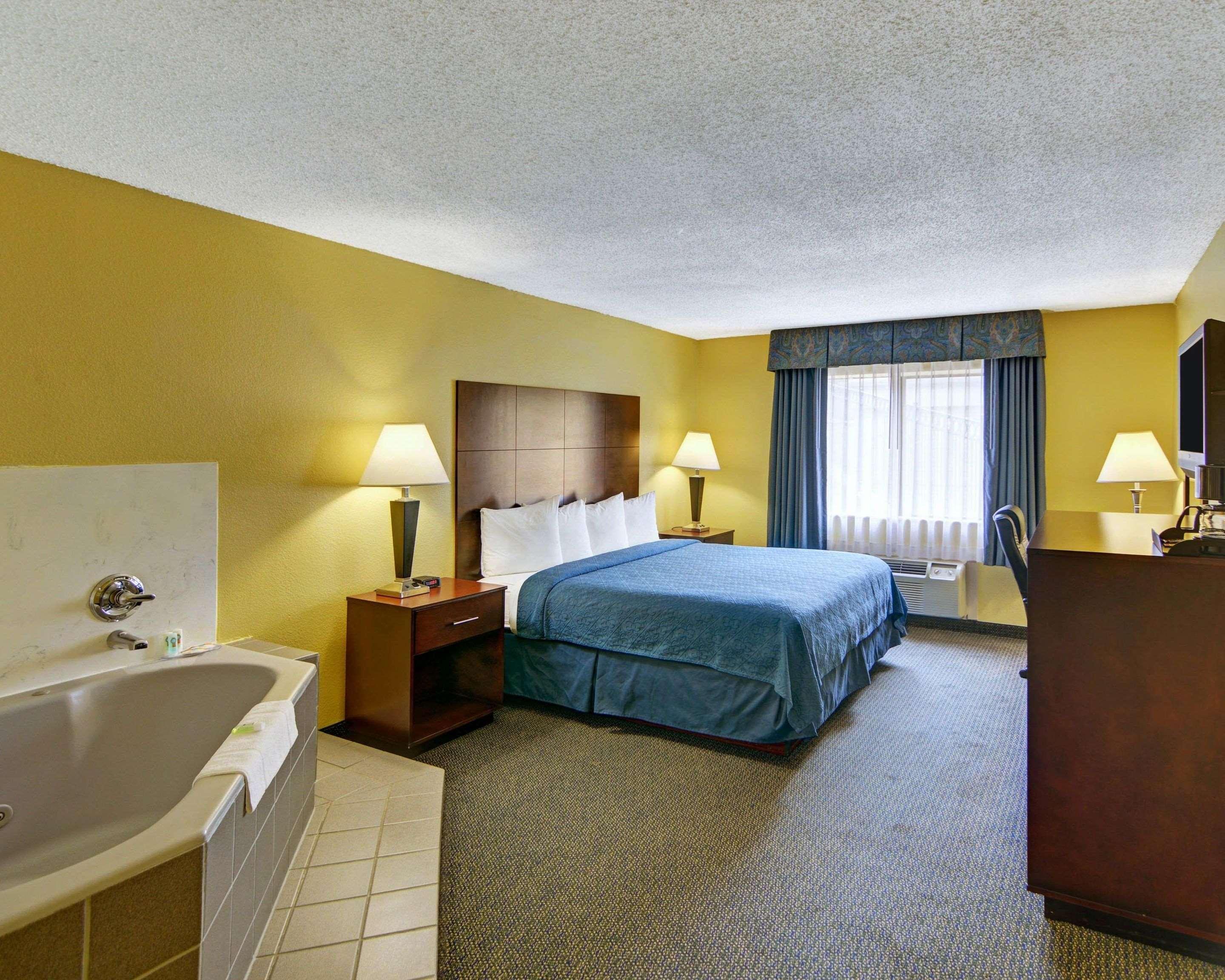 גרנד פריירי Quality Inn & Suites מראה חיצוני תמונה