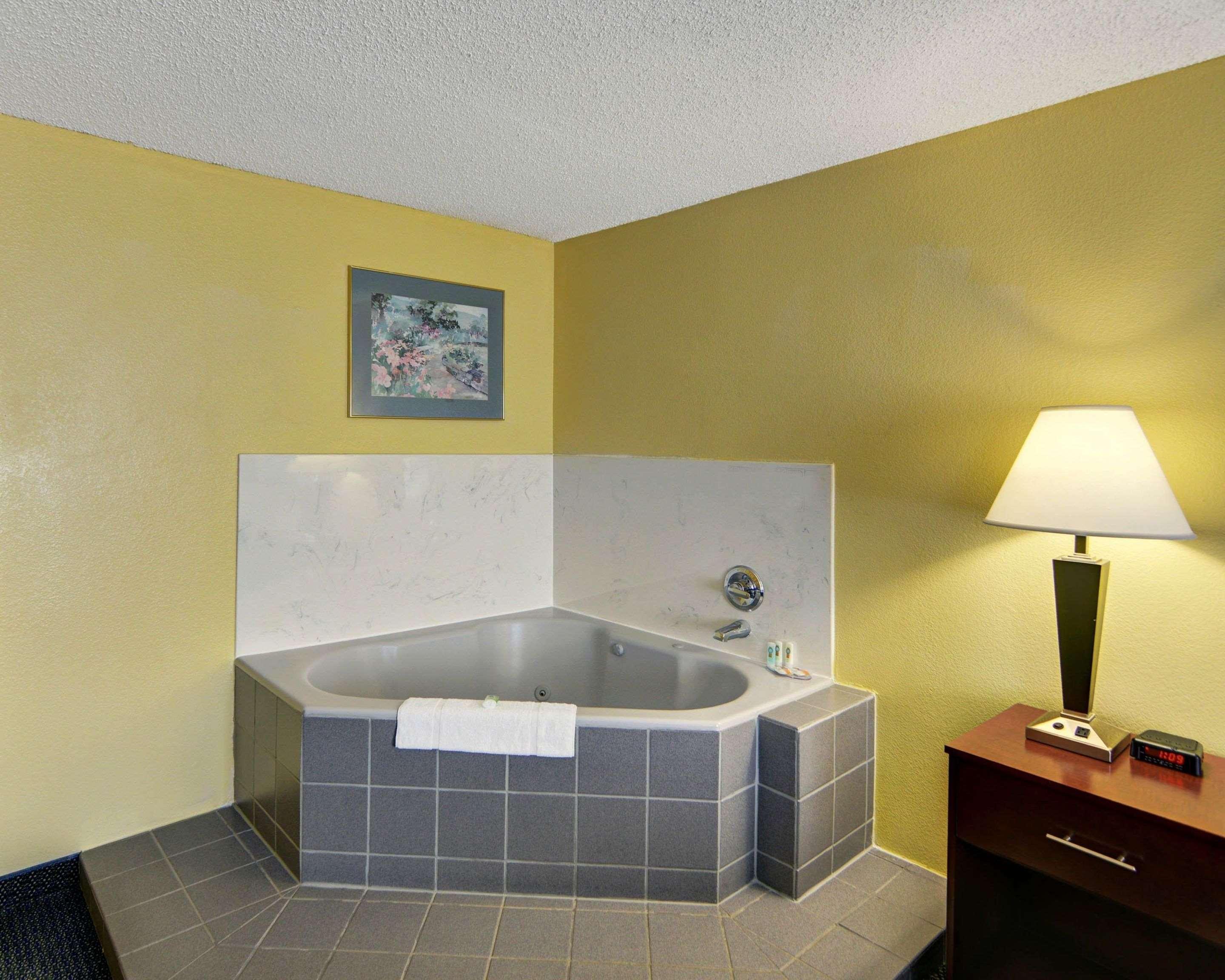 גרנד פריירי Quality Inn & Suites מראה חיצוני תמונה