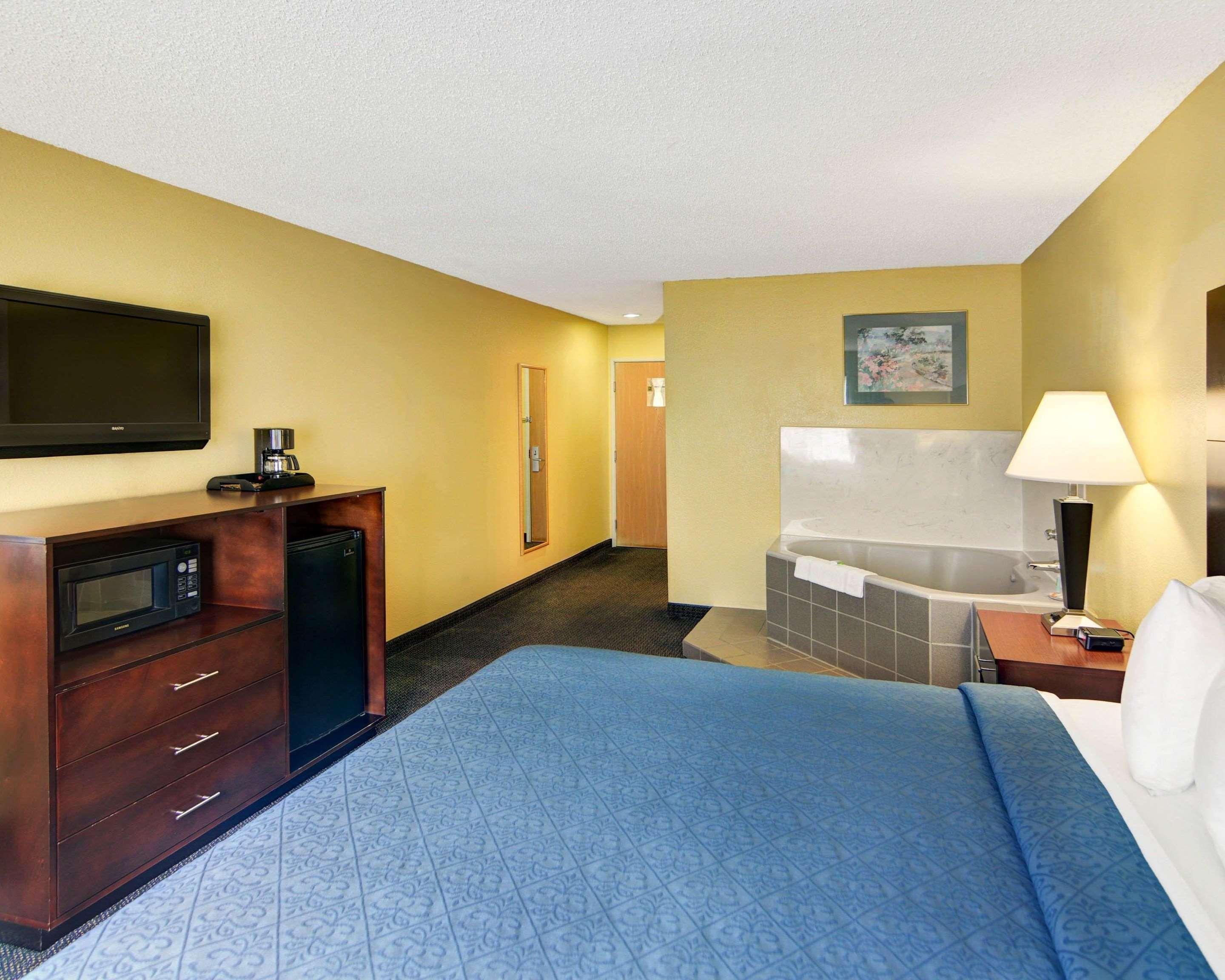 גרנד פריירי Quality Inn & Suites מראה חיצוני תמונה