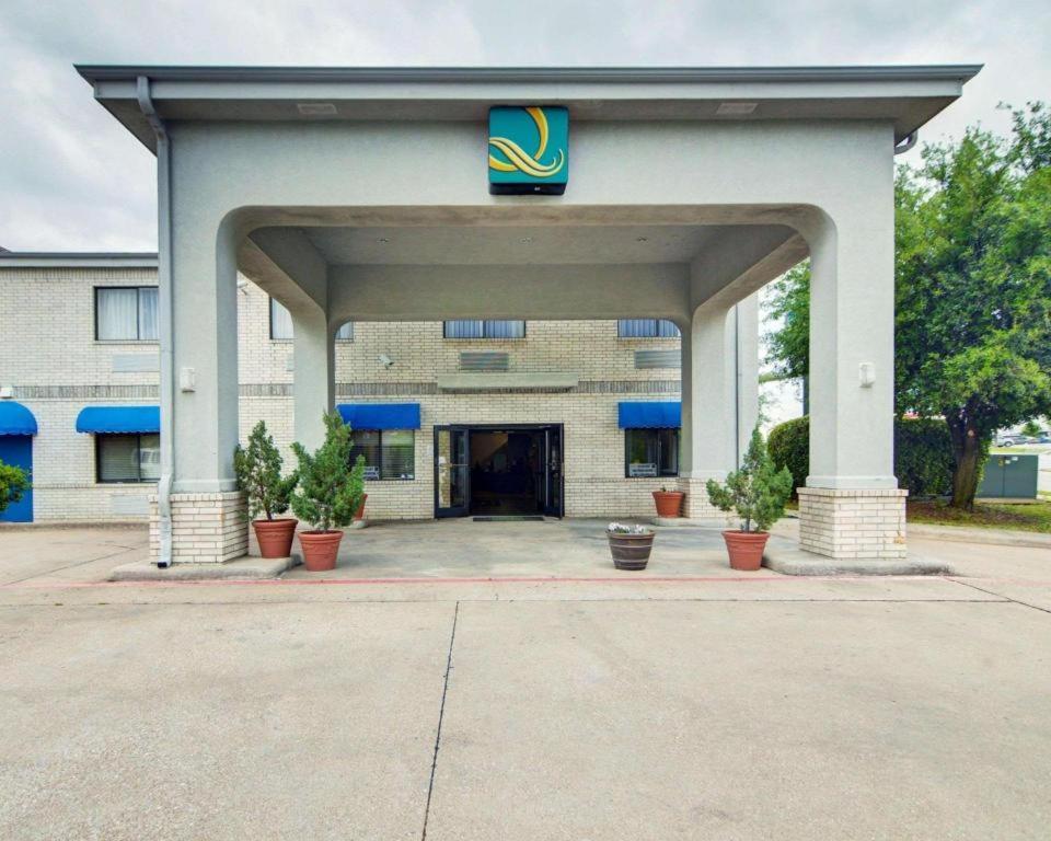 גרנד פריירי Quality Inn & Suites מראה חיצוני תמונה