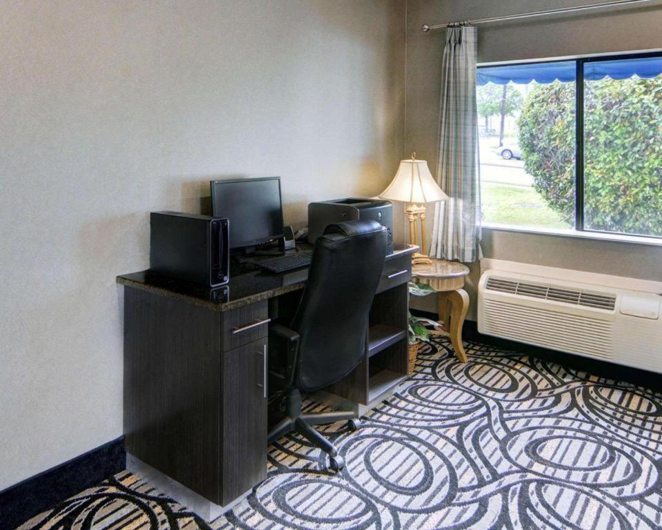 גרנד פריירי Quality Inn & Suites מראה חיצוני תמונה